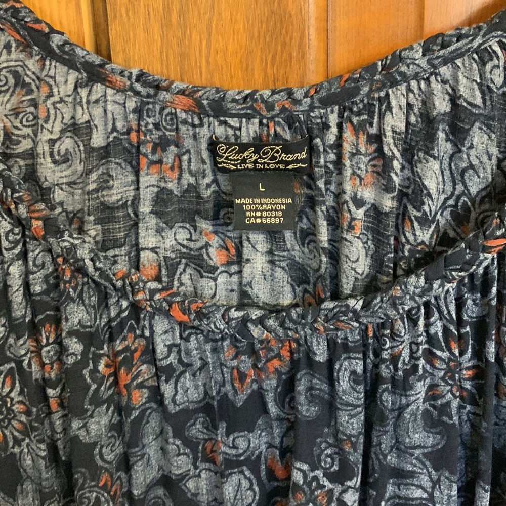 Lucky Brand top like new - Picture 2 of 2